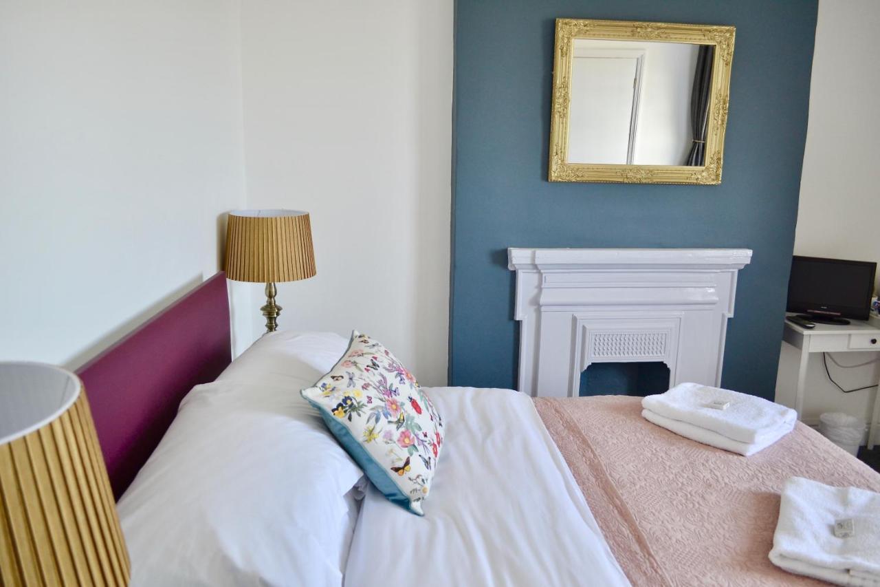 The Nags Head Hotel ไลม์รีจิส ภายนอก รูปภาพ
