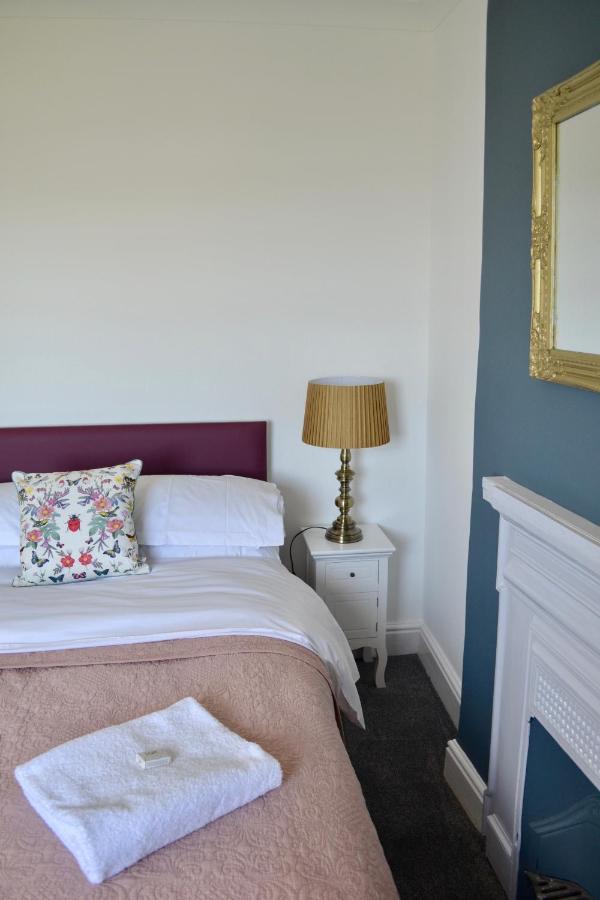 The Nags Head Hotel ไลม์รีจิส ภายนอก รูปภาพ