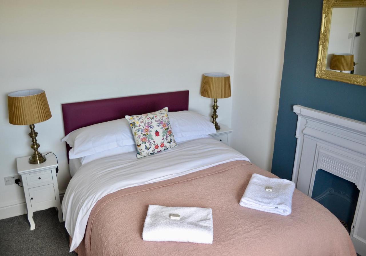 The Nags Head Hotel ไลม์รีจิส ภายนอก รูปภาพ