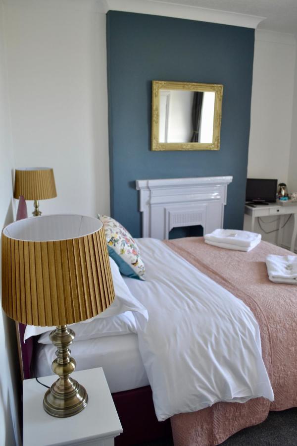 The Nags Head Hotel ไลม์รีจิส ภายนอก รูปภาพ